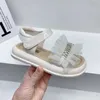Sandals Chaussures pour enfants 2024 Été Nouvelles filles en dentelle Fashion Casual Princess Soft Sole Single H240510