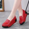 Dress Shoes 2024 Koreaanse versie Dikke Soled Sponge Cake For Women's Middle Heel Mom Single Women