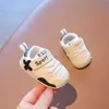 Sneakers 2022 Autumn Nieuwe 0-1 jaar oude baby zachte zool wandelschoenen voor kinderen Ademende zuigelingen en jonge Keep on H240510