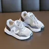 Sneakers 2022 Automne Nouveau bébé chaussures 1-9 Soft Souged for Boys and Girls Korean Leather Sports H240510