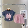 Summer Children Girl Clothes Set Kid Letter Hi Tshirts and Shorts 2pcs conviendra adolescente à manches courtes sur les lignes de surface en bas à manches courtes 240508