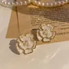 Stud -oorbellen mode bloeiende tuinië voor vrouwen meisje witte glazuur olie imitatie parel onregelmatige bloemblaadjes bloem sieraden