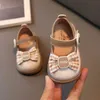 Sneakers Girls Little Leather Shoes Baby Autumn New Soft Sole Anti Slip Childrens Princess 0-3 år gammal Walking H240510