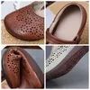 Lässige Schuhe Koznoy 1,5 cm echtes Leder Hollow Neuheit Ethnische Frauen Moccassin Soft Solen Flats Haken -Laibers Sommerrunde Zehen Comfy