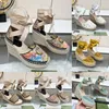 Бежевые соломенные сандалии цветочные насосы знаменитые дизайнерские туфли летние пляжные сандалии женщин с высокими каблуками холст эспадрилл золотой тональный аппаратный отдел