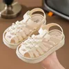 Sandals pour enfants fille mignonne princesse douce semelle nouvelle perle anti-glissement bébé porte plage cool outsiders h240510