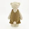 Arriver 34 cm Belle en peluche en peluche Jouets en peluche animal doux en peluche avec des vêtements kawaii poupées pour enfants bébé enfants Valentin cadeau 240509