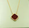 4 Leaf Flower Necklace Luxury Designer Halsband Van Lock Bone Chain 18K Guld Enkelt blommentäng Clover Valentine's Day Gift