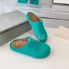 Designer Slippers Pantrages fourrures pour femmes rond Hair de cheval pantoufles à fond plat Black Rose rouge vert Mules chaussures en peluche à moitié pantoufle