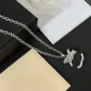 Hochwertiger Kupfer Anhänger Halsketten Designer Brandbriefe Schmuck 18k Gold plattiert High-End-Verbindungen Ketten Design Halskette Hochzeit Weihnachtsgeschenke Großhandel Großhandel