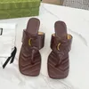 Kadın Deri Terlik Kadın Havuz Slaytları Çift Parmaklı Teşhal Sandalet Açık Pembe Chevron Matelasse Deri Sliper Yeşil Şerit Yaz Arı Terlik 5.9 01