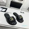 15a canal C Chanellies intertravados Multa de sandália de couro acolchoado feminino lâminas de designers plataforma sapatos planos calfskin bordados sandals