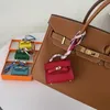 Компания для ключей Женщина -дизайнерские аксессуары сети H Home Mini H Bag Keyrings милый пакет для наушников премиум кожаная творческая автомобильная цепочка