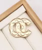 Donne Doppi Gold Lettere Spettature Design a catena vuota vintage Piccolo vento dolce 18K Pins cristalline perle oro Accessori Spe4476505