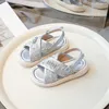 Sandals Summer Girls 2024 Nieuwe kinderen zachte zool Romeinse schoenen Little Bow Princess Beach Trend H240510