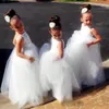 Söt Bateau White Flower Girls Dresses With Sash Half ärms spetsar Tulle Kids Billiga bröllopsklänningar Custom Made 2259