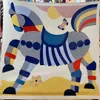 Sjaals Horse Print Cashmere Silk Scarf Designer Luxe Pashmina sjaals voor vrouwen Square Roled Hemrol Foulards 130cm Q240509