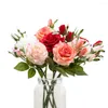 Decoratieve bloemen Lifelike Rose Simulative Artificial Bouquet Layout voor Wedding Party Festival Home (Rood)