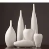 Vasi Minimalismo Bianco Ceramico Vaso Desaggio Decorazione Artificiale Fiori di fiori Porcela della bottiglia snella creativa