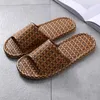 Slippers 2024 Amateurs d'été Crochet Salle de bain plate Anti-slip Brand de plage Chaussures de plage Femmes à la maison Diapes intérieures Men Sandales