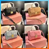 Designer Totes Bag Matelasse Handbag Högkvalitativ axelväskor 3D Texture läder crossbody unga flickväskor gåvor med låda storlek20x15cm