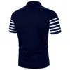 Heren PoloS Men Korte Slve Polo Shirt Zwart en Wit Streep Contrastontwerp Strtwear Casual Men Rapel Polo Shirt Y240510A6EI