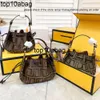 Fendig Sacs Fendien Pomodorino mini sac DrawString Ferture Pu Tabills avec marron F Print Designer Femmes Bags Metal Metal Folds Hands Hands Hands Cuir Crossbody Sacs Pourse