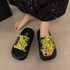 Slippers de glitter de verão mulheres moda linda confortável sola macia aumenta personalidade ao ar livre sandálias de praia casuais não deslizantes