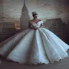 Designer Dubai Arabic Luxury Ball Gown Spets Wedding Dresses Off Shoulder Backless Applique Beaded Chapel Train Bridal Dress Gowns 201T