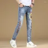 Jeans jeans di fascia alta di fascia alta ricamata e estiva di moda 2024 pantaloni stampati in forma slim fit