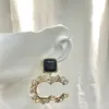 Designer C Earring Luxury Stud Hoop Oreger Women Fashion Gioielli Metal Lettera Cclies Orecchini in oro perla Cjeweler Woman Chanells Gift Oreccchini 837