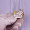Najbardziej niespokojna broszka urocza królik Emalia Pin Pin Anime Anime Anime Przestraszona odznaka