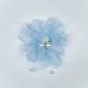 Fleurs décoratives 10pcs / lot 7,5 cm Pearls Organza Tissu en mousseline de mousseline fleur de fleur artificielle pour robe de mariée broche couvre