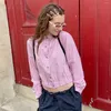 女性用ブラウススプリングレトロドーパミンウェアピンクの人形襟格子格子格シャツ女性スモールショートトップ女性ファッション服2024