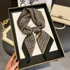 Écharrés Luxury 2024 Écharpe en soie carrée pour femmes Hijab Hair Bands Neckerchief Femelle Satin Châle Ribbon Band Fashion