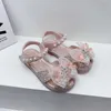 Sandals Chaussures pour enfants 2024 Spring Nouvelle fille bébé Soft Soft Anti Slip Princess Style Middle and Big Casual H240510