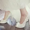 Kleiderschuhe luxuriöse weiße Spitze Peep Zeh Koren Hochzeitsmodeplattform Stiletto Ferse Braut Model Braut Braut