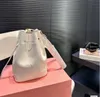 Hochwertiger Designer Miui Bucket Bag Cross Lod Bag Luxus Frauenbeutel Mode Umhängetasche Lederbeutel Leinenbeutel großer Kapazitätsbeutel 16*24 cm