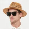 Ontwerper Fedora Hat Wide Brim Man Hat Beach Straw Hat Exquisite Weave Mesh Hollow Out Breathable Summer Leisure Hat 240508