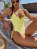 Menas de banho feminina 2024 Bikini de biquíni sólida cor de um peito de banho de traje de verão praia de férias de verão