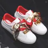 Chaussures de fitness Femmes blancs décontractés Riband en dentelle en cuir étanche baskets avec ruban de soie de nœud 2024 Écharpe automnale Laçage basse 35-40