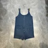 Courstes à sauts pour femmes Rompers Designer Nouveau produit Triangle rond Coule de poche lavée Single Âge réduisant le bandoulière en une pièce short en jean pour les femmes BPRU