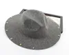 Bred Brim Wool Felt Fedora Jazz Hats Rivets Decor Women Män Panama Style Trilby Party Cowboy Cap Unisex Fashion Gambler Hat3200398