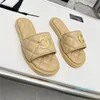 15a canal C Chanellies intertravados Multa de sandália de couro acolchoado feminino lâminas de designers plataforma sapatos planos calfskin bordados sandals