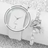 Montre-bracelets 2pcs / set Watch's Watch's Watch Casual Hollow Out Quartz Analog Pu Leather bracelet Butterfly Bracelet pour maman Her