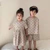 Kleidungssets 2024 Sommer Kinder Kurzarm Set Kleinkindjungen Tops Shorts Anzug Lose Kinder Mädchen Pokal Punkt Kleid Bruder Schwestern Outfits