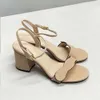 Designer Sandalen Frauen High Heels Schnalle Sandalen Metallic Metallgürtel Laminat Leder flache mittlere High Heel Sandal Summer Beach Hochzeitsschuhschuhe 021