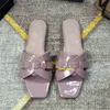 Designer tofflor för kvinnors mode lyx Paris Slides Tribute Claquette Rubber Flat Sliders Sandles Ladies Summer Sandals 2024 Beach Room Shoes
