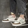 Casual skor vita mäns vävda snörning lägenheter mångsidiga par koreansk version man bräd college stil manlig sneakers