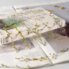 装飾的な花60pcsプレス乾燥した天然黄色い花草本エポキシ樹脂フェイスメイクアップネイルアートジュエリーブックマーク電話ケースDIY